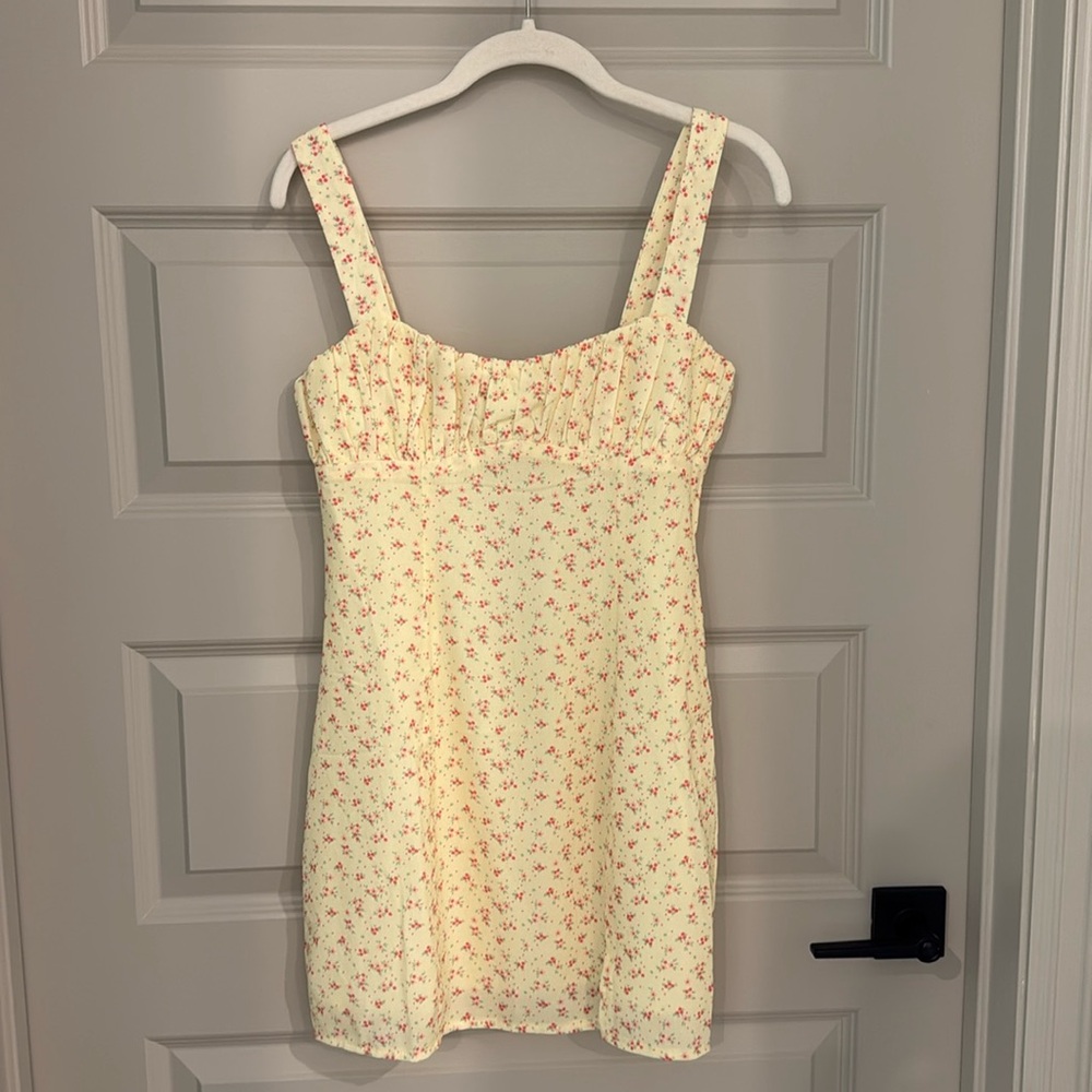 NWT! Size 4 US Princess Polly